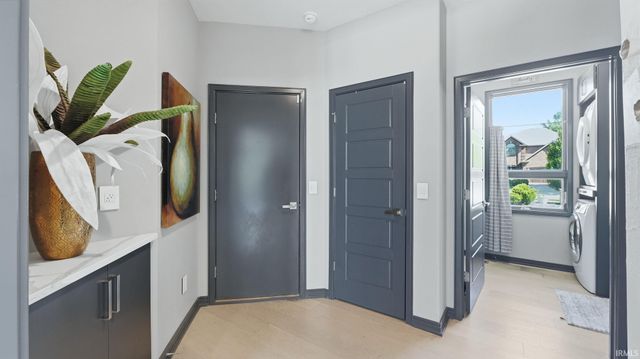 10228 Chambord Knoll, Fort Wayne, IN 46835