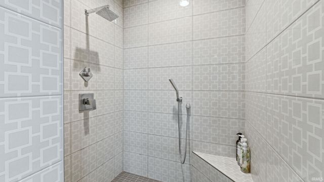 10228 Chambord Knoll, Fort Wayne, IN 46835