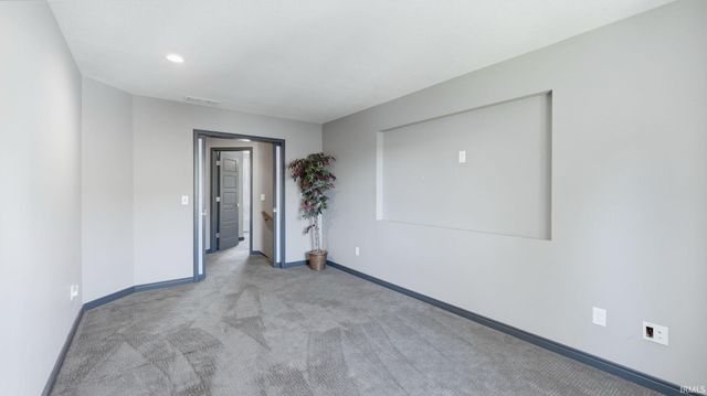 10228 Chambord Knoll, Fort Wayne, IN 46835