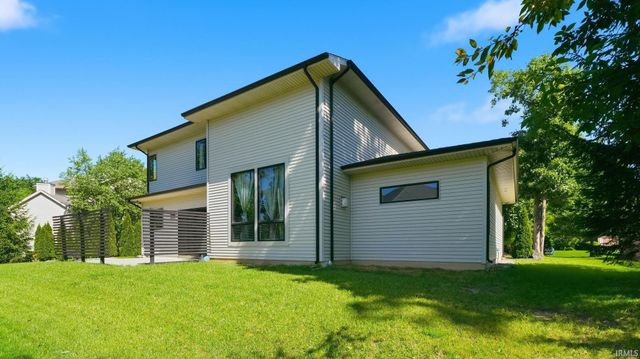 10228 Chambord Knoll, Fort Wayne, IN 46835