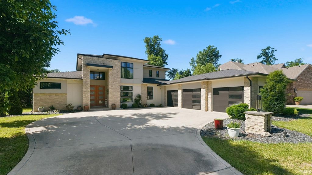 10228 Chambord Knoll, Fort Wayne, IN 46835