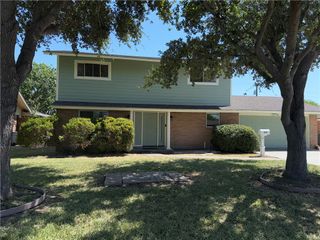 216 E Broadway Ave, Portland, TX 78374