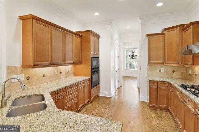 956 Persimmon Point NE, Sandy Springs, GA 30328