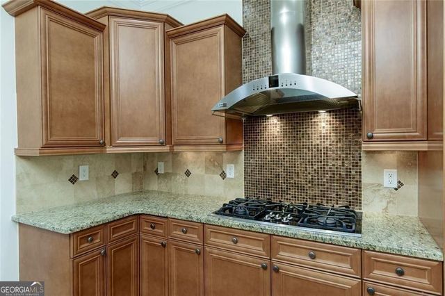 956 Persimmon Point NE, Sandy Springs, GA 30328