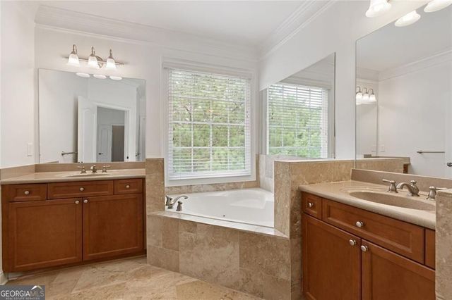 956 Persimmon Point NE, Sandy Springs, GA 30328