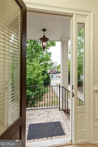 956 Persimmon Point NE, Sandy Springs, GA 30328