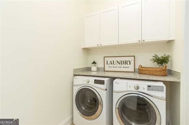 956 Persimmon Point NE, Sandy Springs, GA 30328