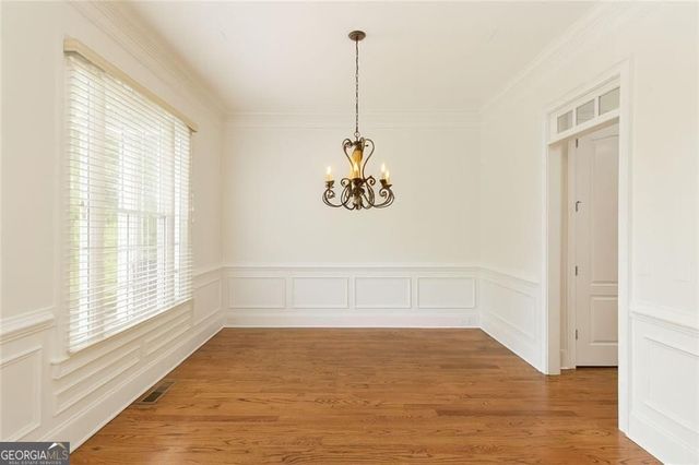 956 Persimmon Point NE, Sandy Springs, GA 30328