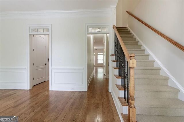 956 Persimmon Point NE, Sandy Springs, GA 30328