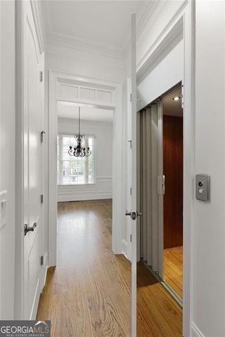 956 Persimmon Point NE, Sandy Springs, GA 30328