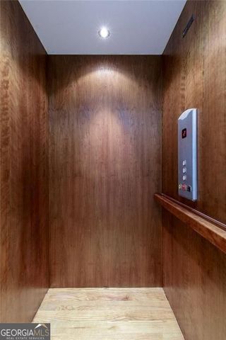 956 Persimmon Point NE, Sandy Springs, GA 30328