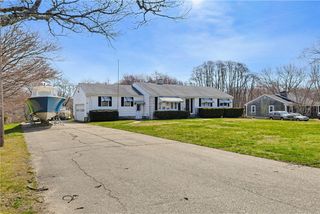 10 Brayton Road, Tiverton, RI 02878