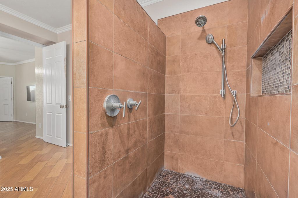 Image 14 of property listing at 240 W BROOKS Street, Gilbert, AZ 85233