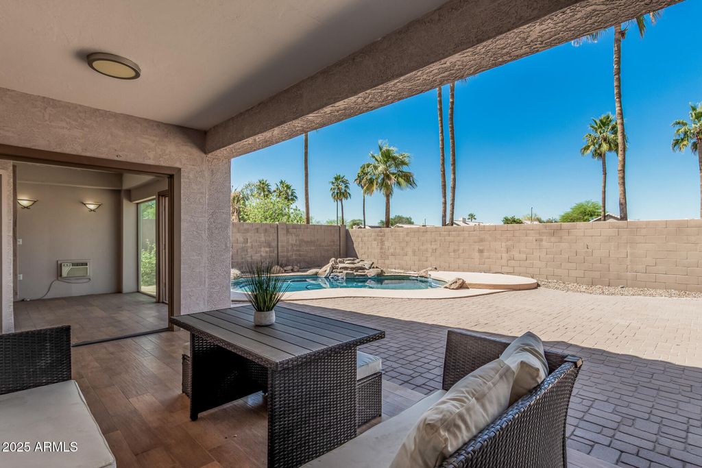 Image 25 of property listing at 240 W BROOKS Street, Gilbert, AZ 85233