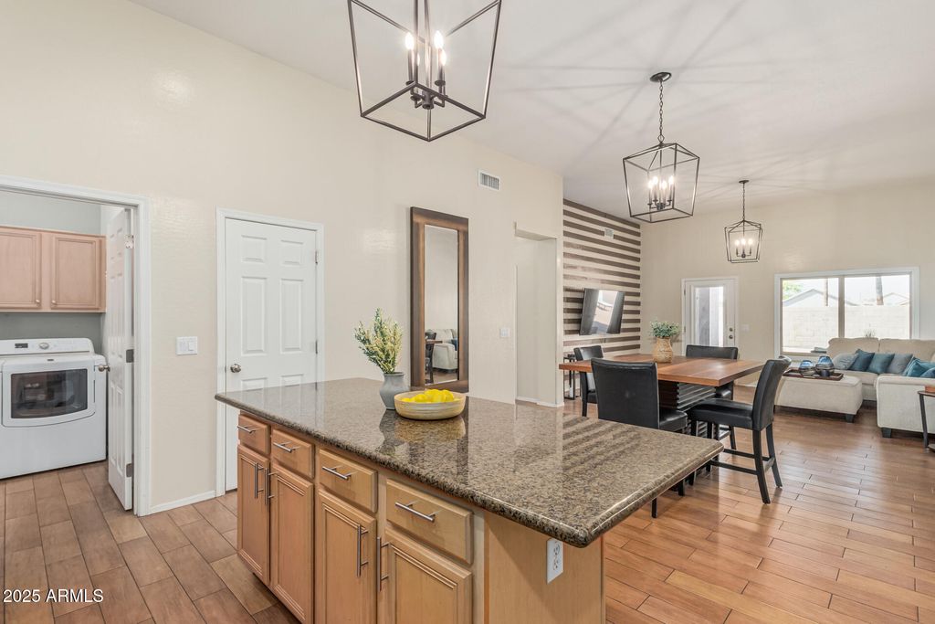 Image 7 of property listing at 240 W BROOKS Street, Gilbert, AZ 85233