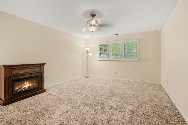 438 Deerpath Drive W, Schererville, IN 46375