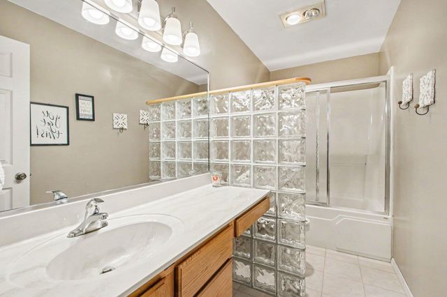438 Deerpath Drive W, Schererville, IN 46375