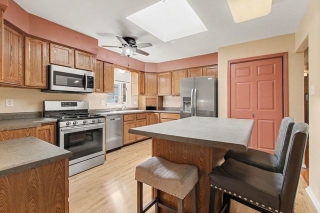 438 Deerpath Drive W, Schererville, IN 46375