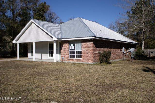 908 Edna Street, Waveland, MS 39576