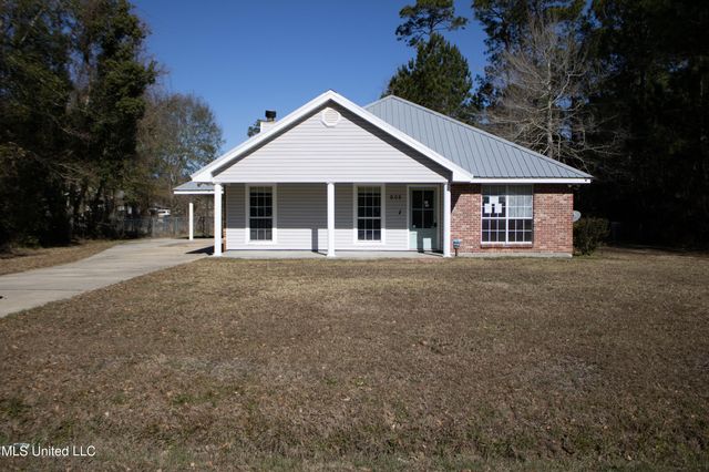 908 Edna Street, Waveland, MS 39576