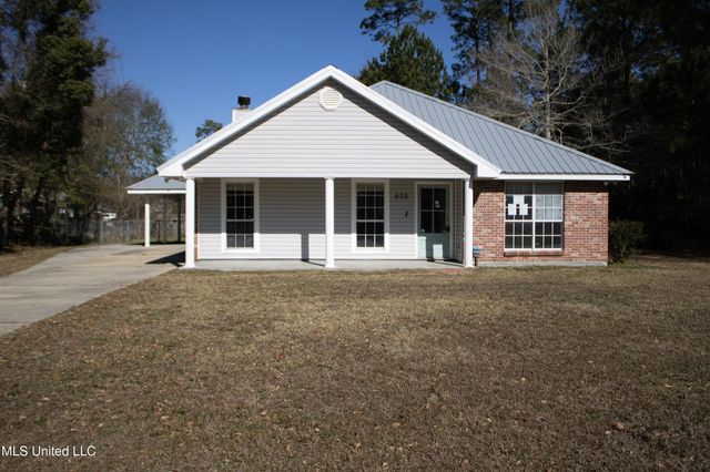 908 Edna Street, Waveland, MS 39576