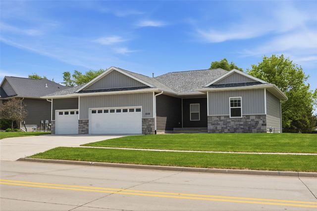 1030 Pheasant Lane, North Liberty, IA 52317