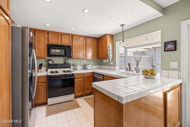 345 Jeremiah Drive E, Simi Valley, CA 93065