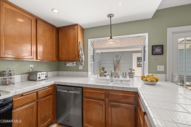 345 Jeremiah Drive E, Simi Valley, CA 93065