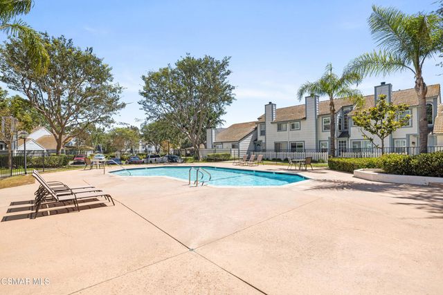 345 Jeremiah Drive E, Simi Valley, CA 93065
