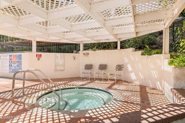 345 Jeremiah Drive E, Simi Valley, CA 93065