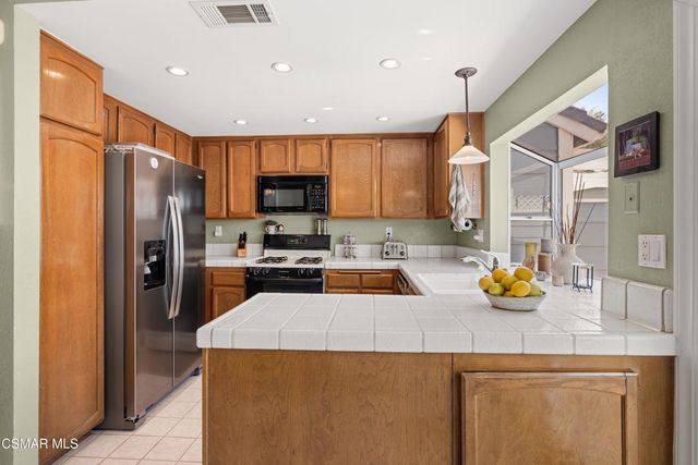345 Jeremiah Drive E, Simi Valley, CA 93065
