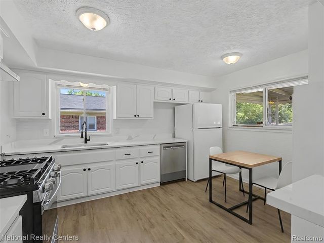 1260 Maurer Avenue, Pontiac, MI 48342