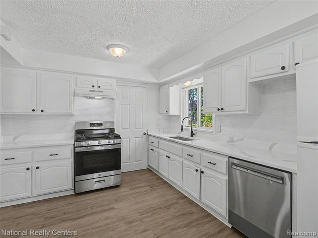 1260 Maurer Avenue, Pontiac, MI 48342