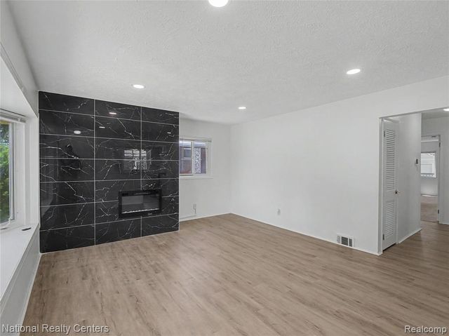 1260 Maurer Avenue, Pontiac, MI 48342