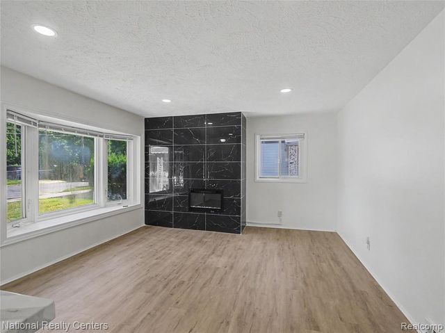 1260 Maurer Avenue, Pontiac, MI 48342