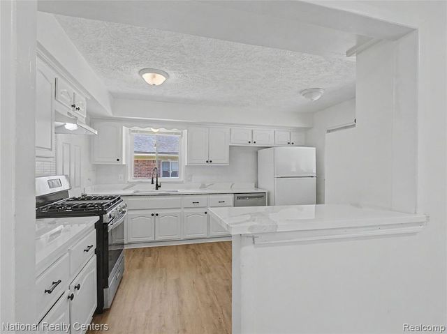 1260 Maurer Avenue, Pontiac, MI 48342
