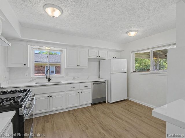 1260 Maurer Avenue, Pontiac, MI 48342
