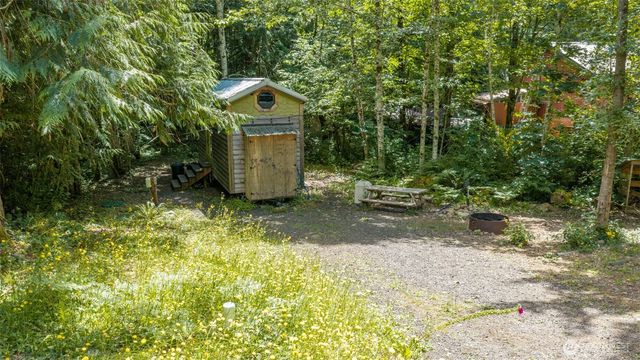 620 N Duckabush Drive W, Hoodsport, WA 98548