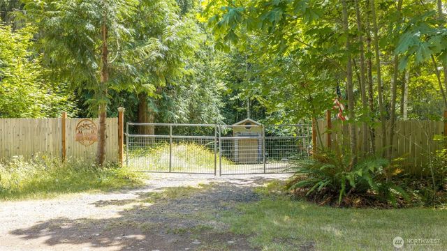 620 N Duckabush Drive W, Hoodsport, WA 98548