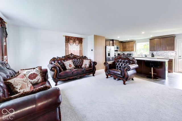 2289 Holiday Creek Drive, Whitestown, IN 46075