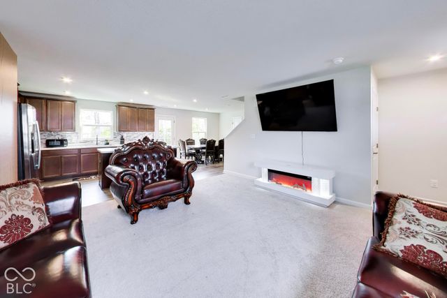 2289 Holiday Creek Drive, Whitestown, IN 46075