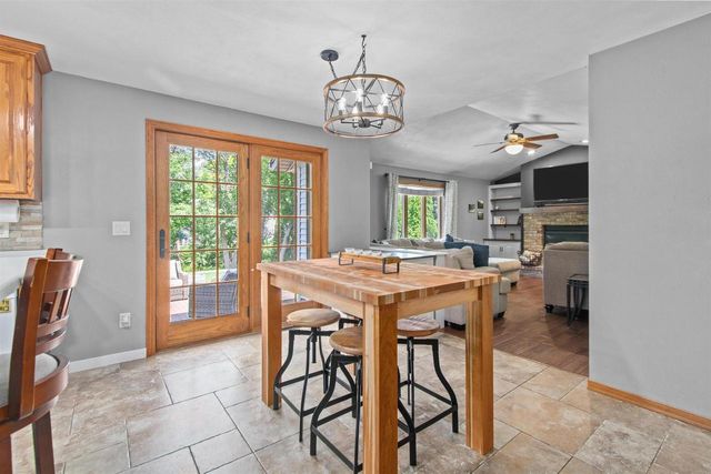 1364 WHIPPLETREE LANE, Neenah, WI 54956