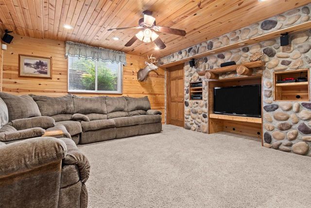 1364 WHIPPLETREE LANE, Neenah, WI 54956