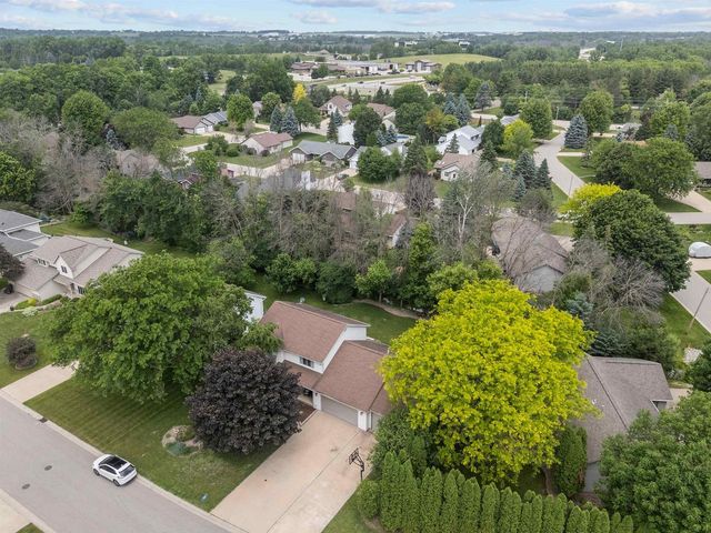 1364 WHIPPLETREE LANE, Neenah, WI 54956