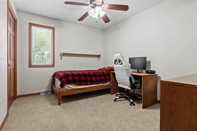 1364 WHIPPLETREE LANE, Neenah, WI 54956