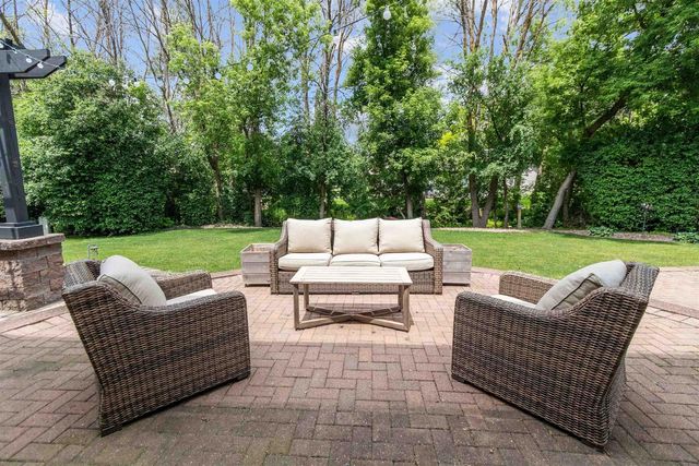 1364 WHIPPLETREE LANE, Neenah, WI 54956