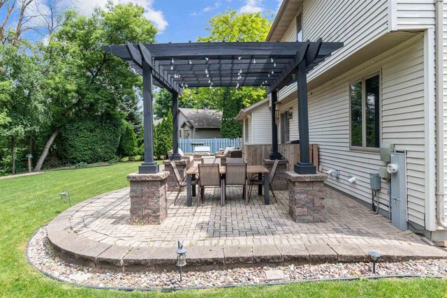 1364 WHIPPLETREE LANE, Neenah, WI 54956