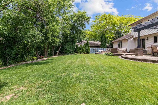 1364 WHIPPLETREE LANE, Neenah, WI 54956