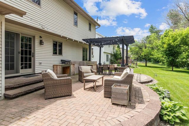 1364 WHIPPLETREE LANE, Neenah, WI 54956