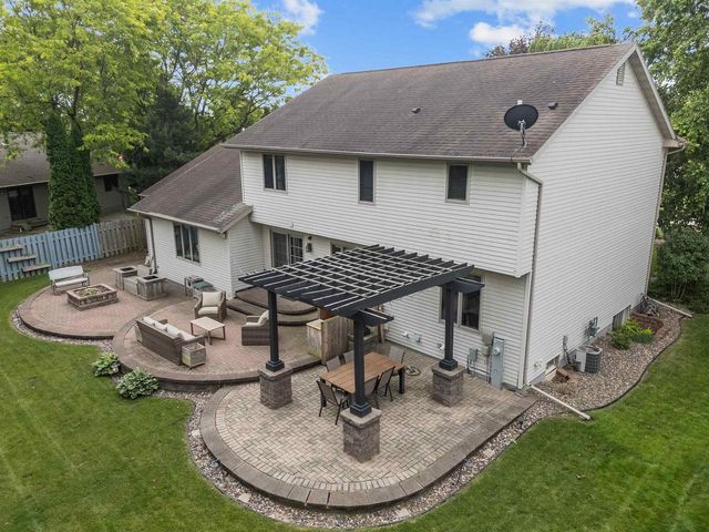 1364 WHIPPLETREE LANE, Neenah, WI 54956